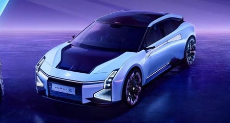 堆料内卷 新能源汽车为何重走智能手机老路？